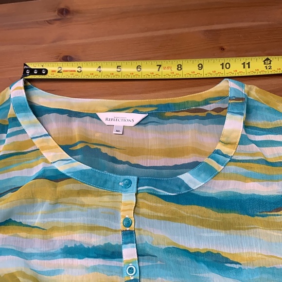 Northern Reflections light, airy, flowing, opaque sleeveless top. - Picture 7 of 12